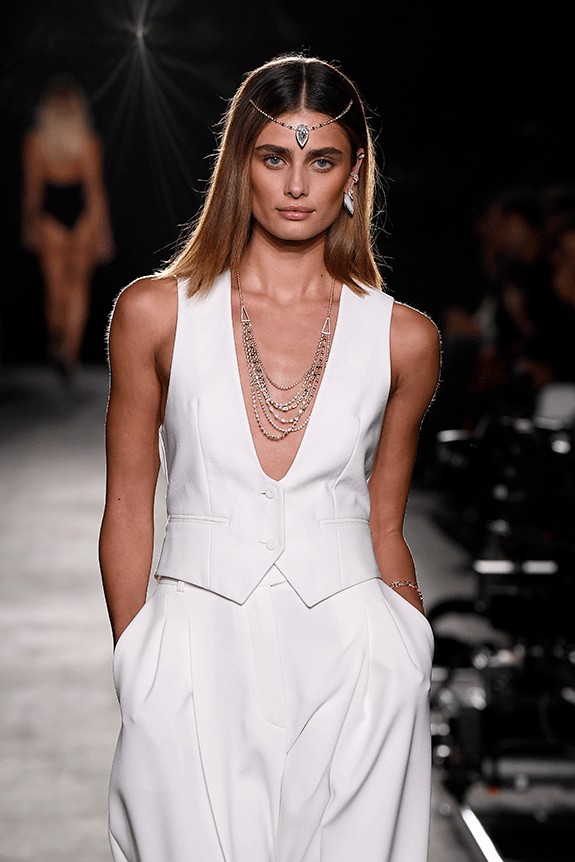 Taylor-Hill-para-Messika-by-Kate-Moss-Fashion-Show