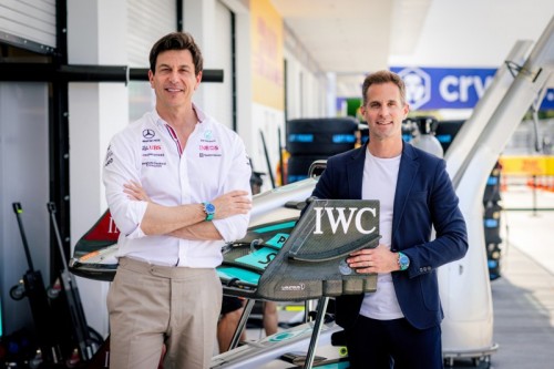 IWC SCHAFFHAUSEN PRESENTA EL RELOJ OFICIAL DEL EQUIPO DE FÓRMULA 1 MERCEDES-AMG PETRONAS