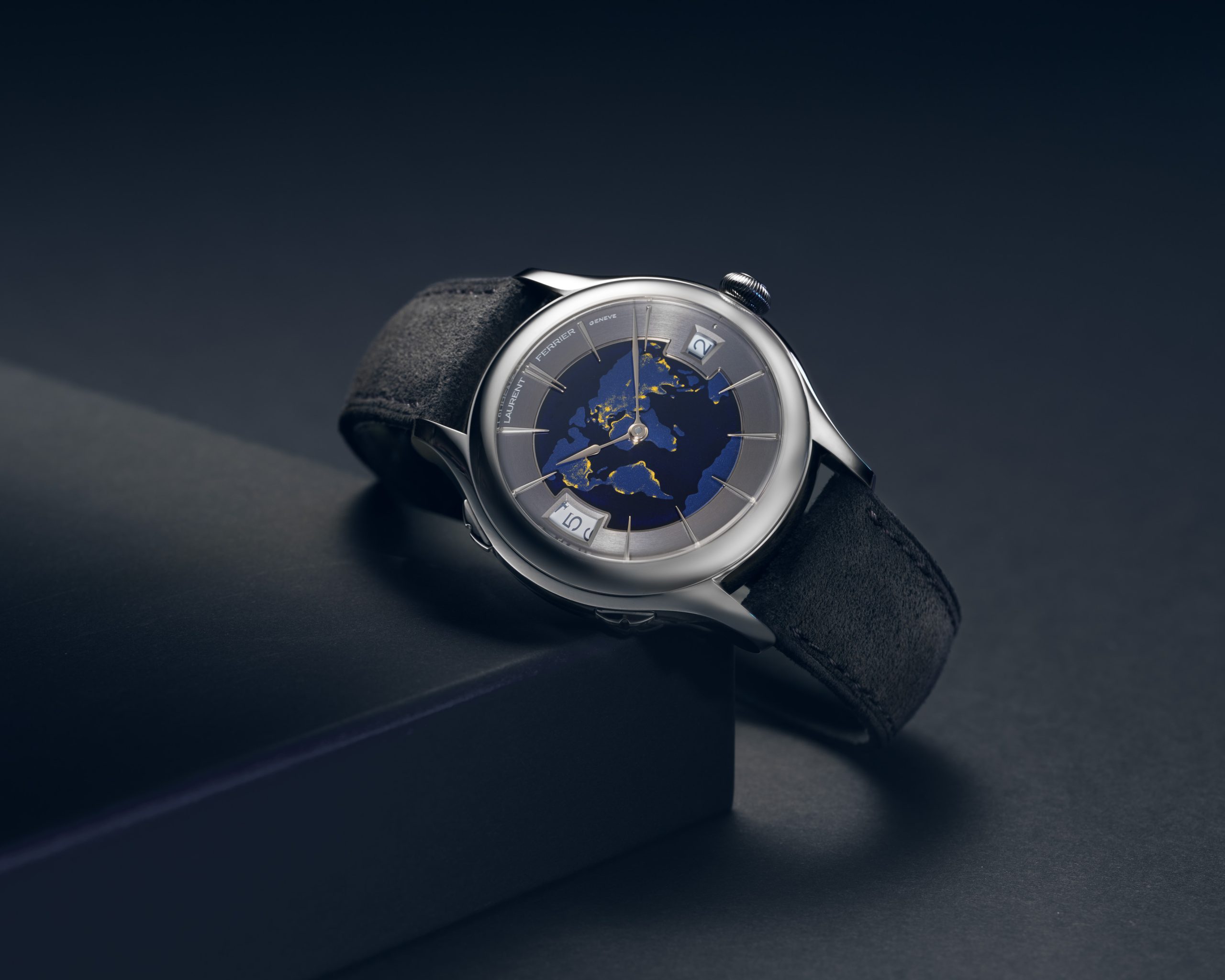 Laurent-Ferrier_Classic-Traveller-Globe-Night-Blue_1