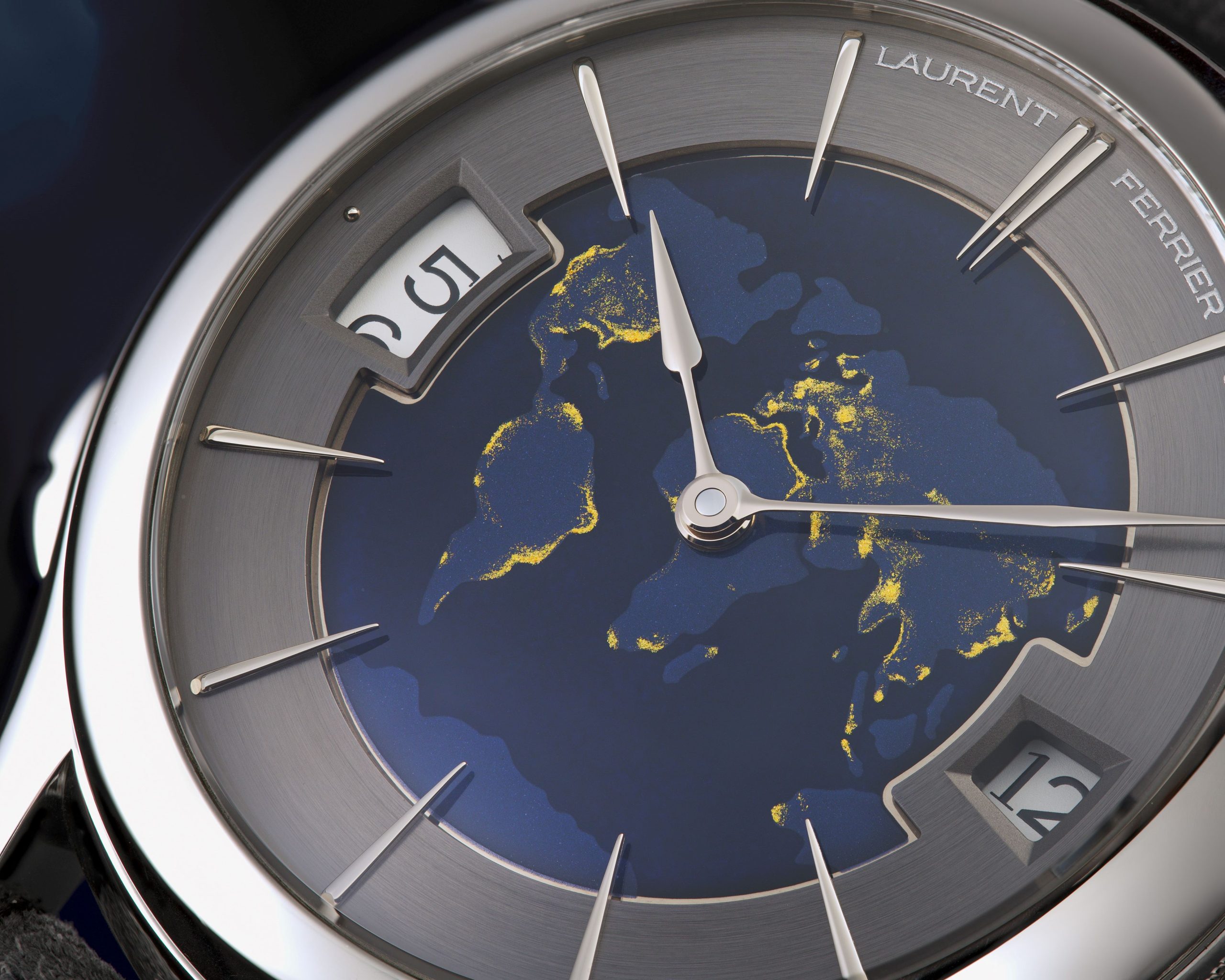 Laurent-Ferrier_Classic-Traveller-Globe-Night-Blue_8
