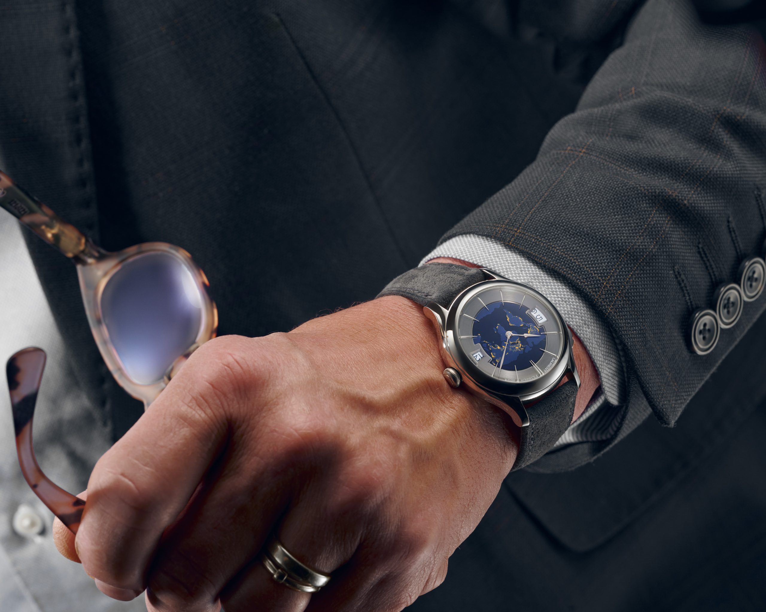 Laurent-Ferrier_Classic-Traveller-Globe-Night-Blue_9