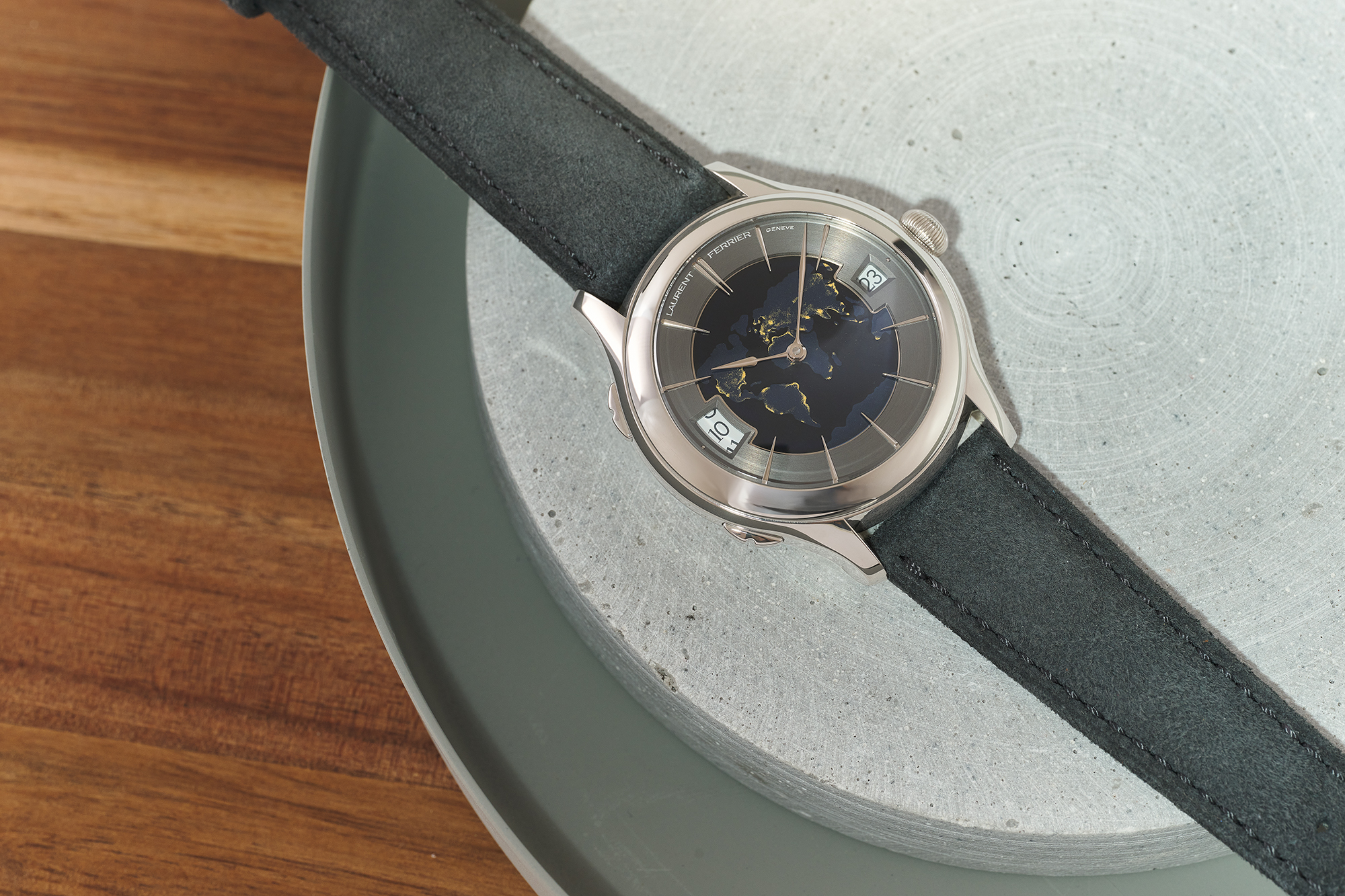 Laurent-Ferrier_Classic-Traveller-Globe-Night-Blue_Watch_LCF012.G1.NGE10_Front-02