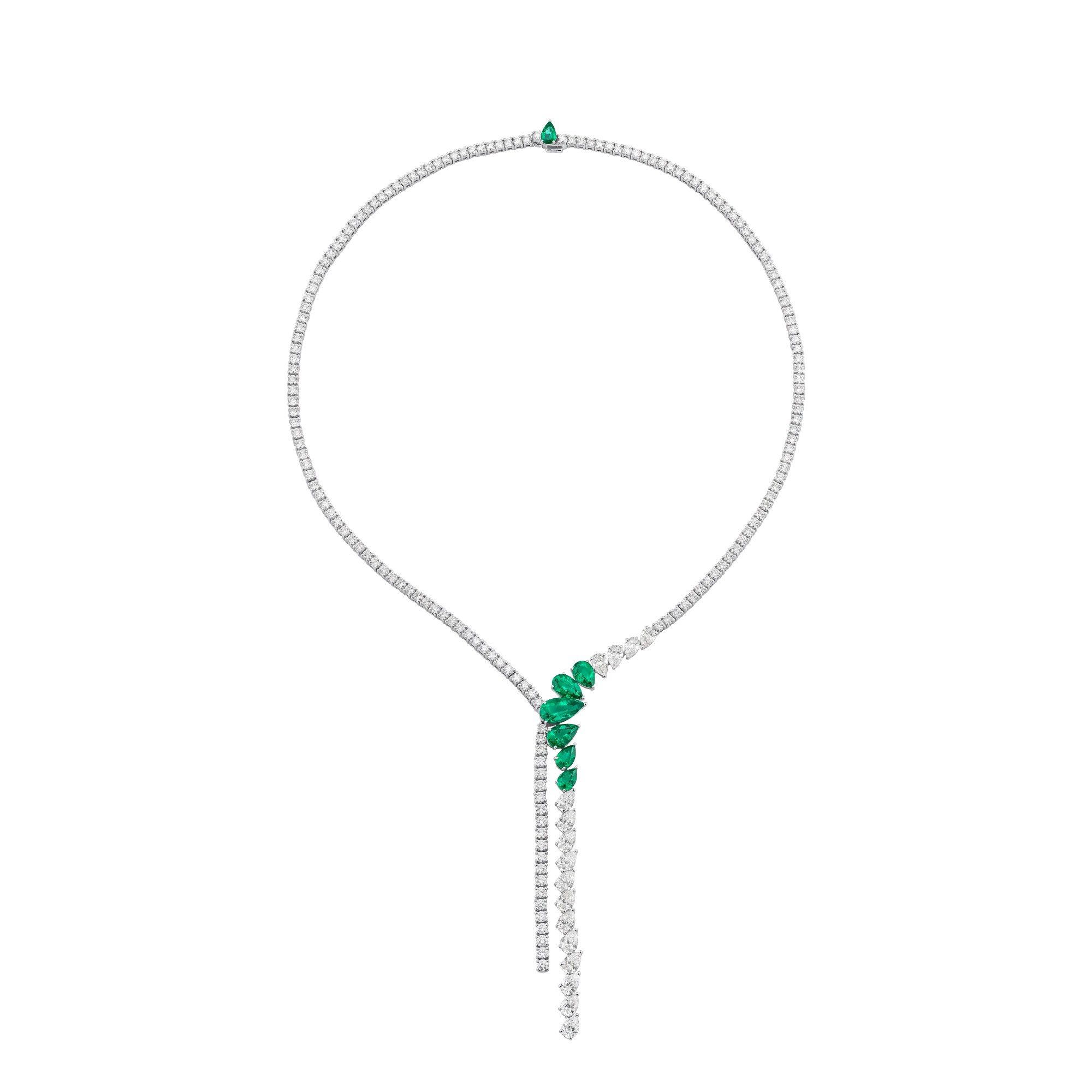 Collar de oro blanco con diamantes, esmeraldas y caída central de diamantes.