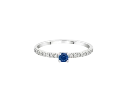Anillo de zafiro azul central